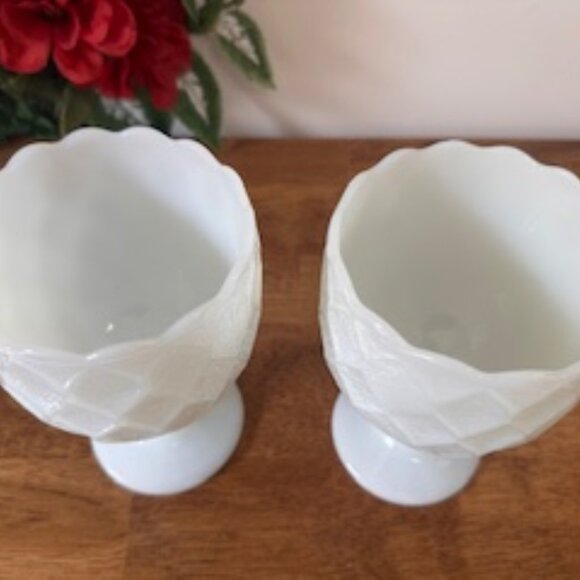 Vintage Milk‎ Glass Goblets Scalloped Pedestal Cups White Retro Barware MCM - Picture 6 of 7